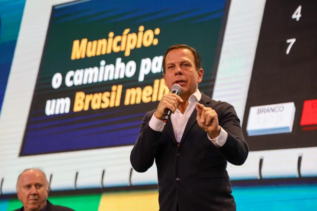 Doria é aplaudido de pé em discurso na Marcha dos prefeitos