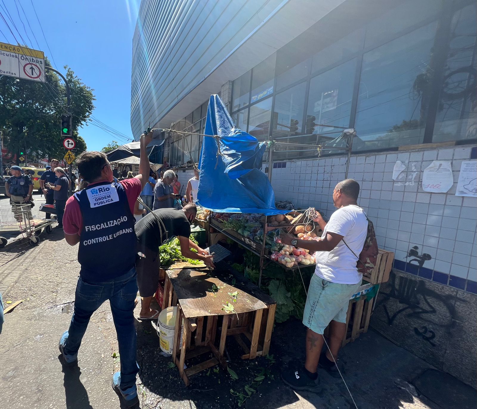 Prefeitura faz operação contra desordem pública no calçadão de Campo Grande