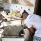 Projeto substitui mangueiras vencidas de botijões de gás em residências do Jacarezinho