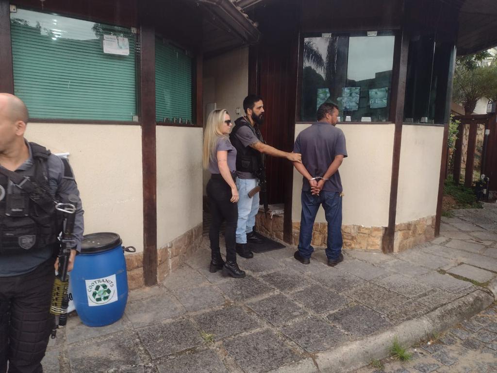 Homem acusado de matar esposa na frente dos filhos é preso em São Gonçalo