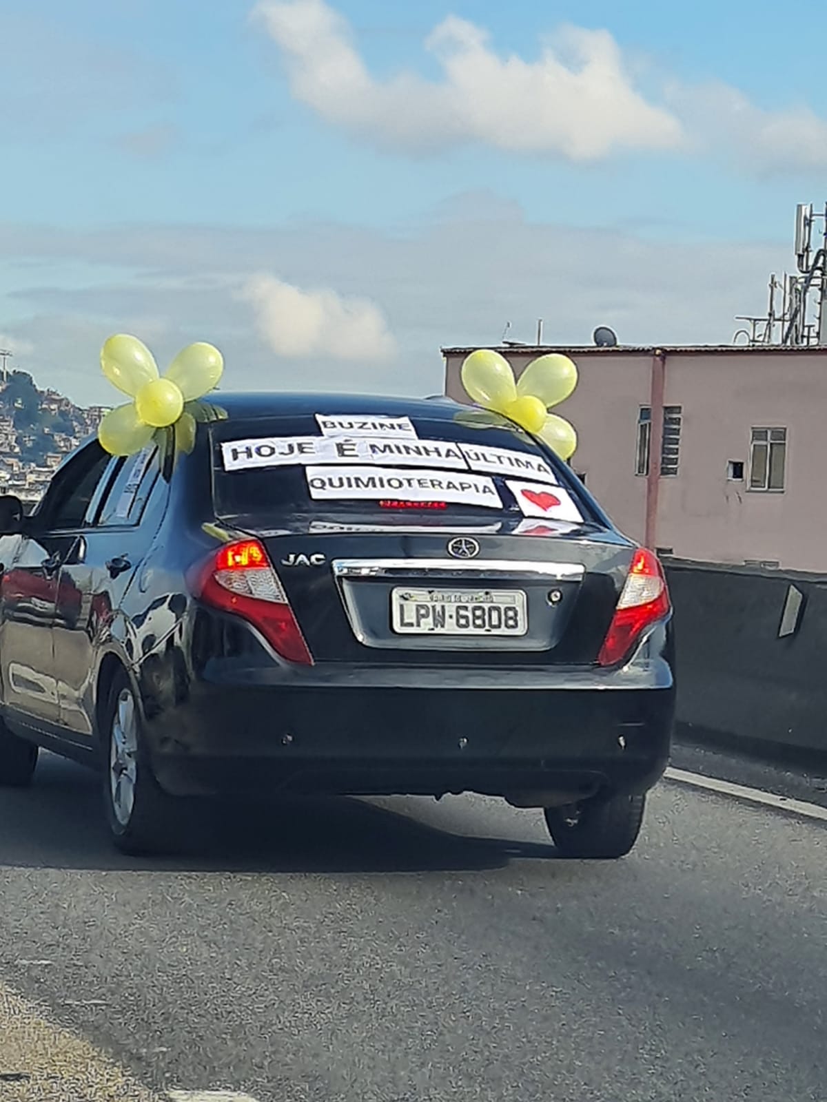 Carro estava na Linha Amarela na manhã desta segunda-feira