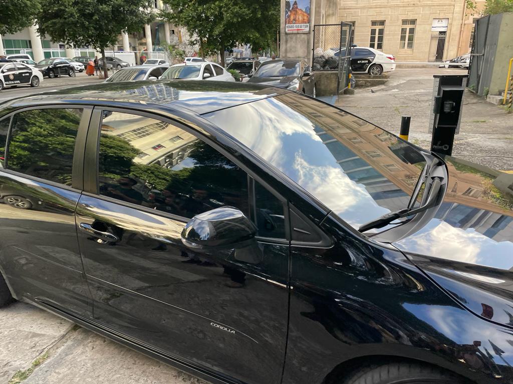 Delegada Adriana Belém chega à sede Polícia no Centro do Rio