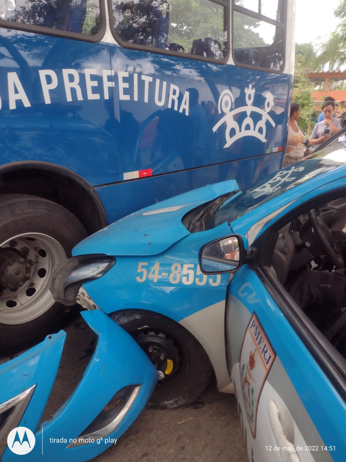 Policiais ficam feridos após viatura colidir contra ônibus em Campo Grande