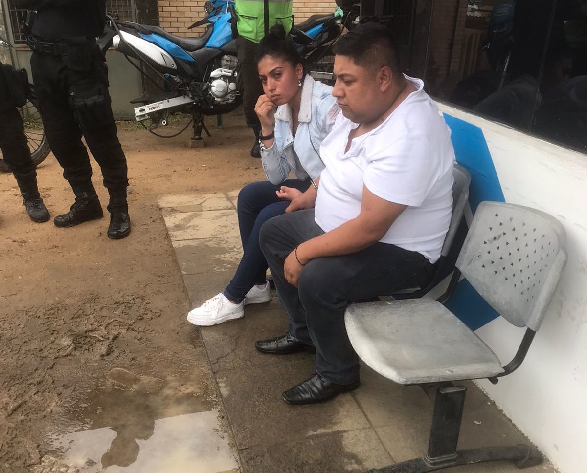 Casal de colombianos é preso por furtar celular em ônibus na Barra da Tijuca