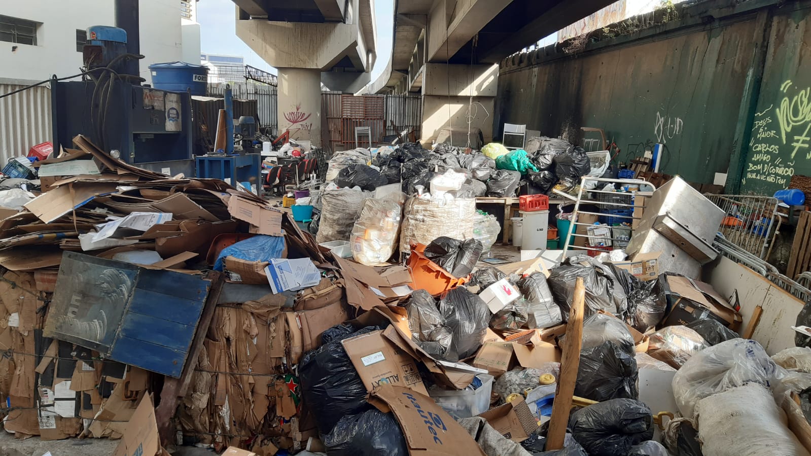 Ferro Velho na Praça da Bandeira