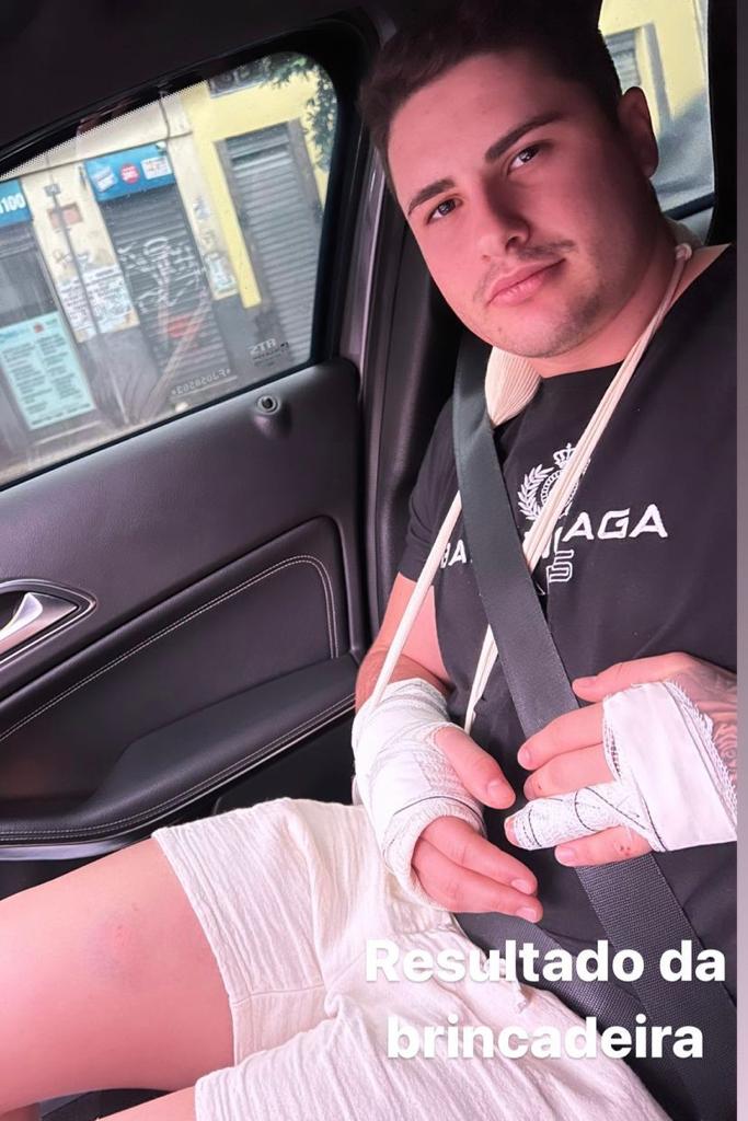 Lucas Souza, marido da Jojo, chegando do hospital