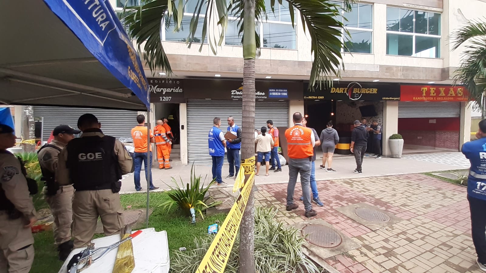 Prédio interditado com risco de desabamento no Rio das Pedras