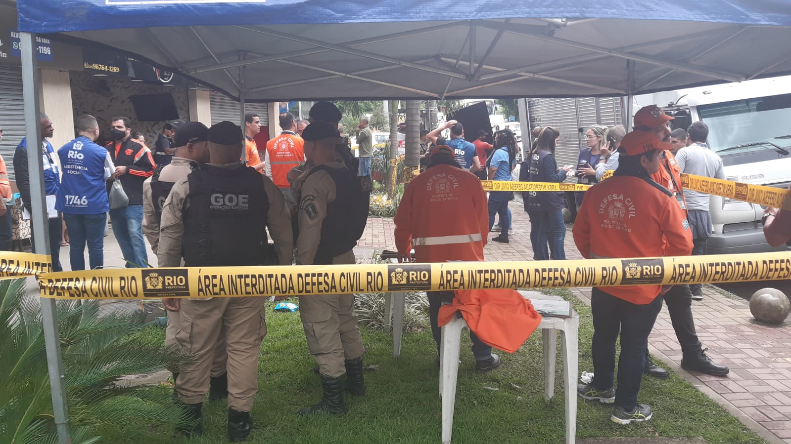 Prédio interditado com risco de desabamento no Rio das Pedras