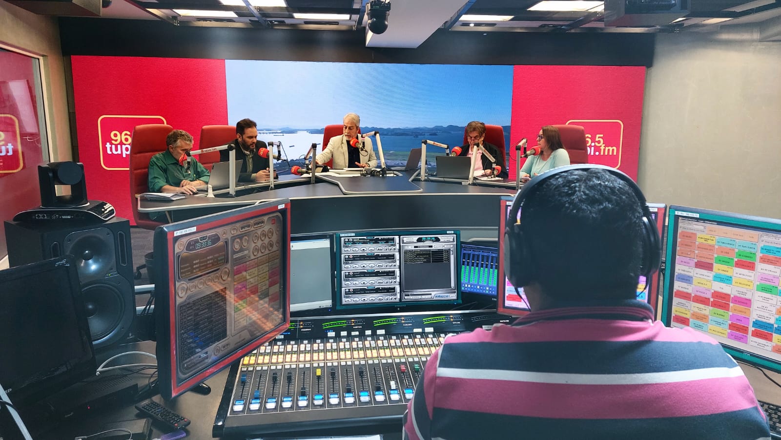 Show do Clóvis Monteiro sendo transmitido do novo estúdio da Tupi