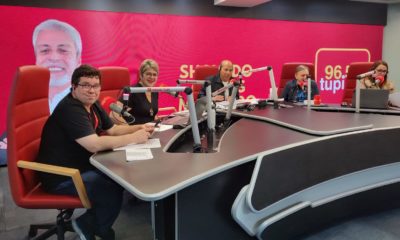 Show do Antônio Carlos sendo transmitido no novo estúdio da Rádio Tupi