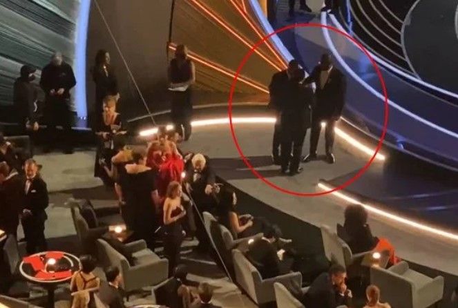 Will dá um tapa na cara de Chris Rock