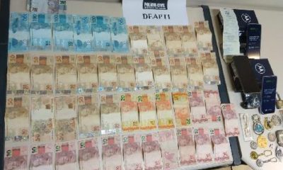 imagem de várias notas de dinheiro