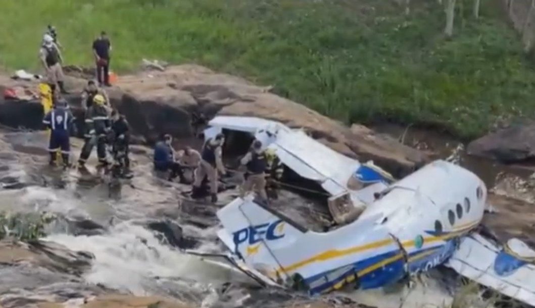 avião de Marília Mendonça atingiu torre de transmissão antes da queda