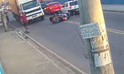moto caída no chão
