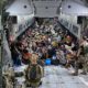 Avião militar alemão transporta refugiados do Afeganistão