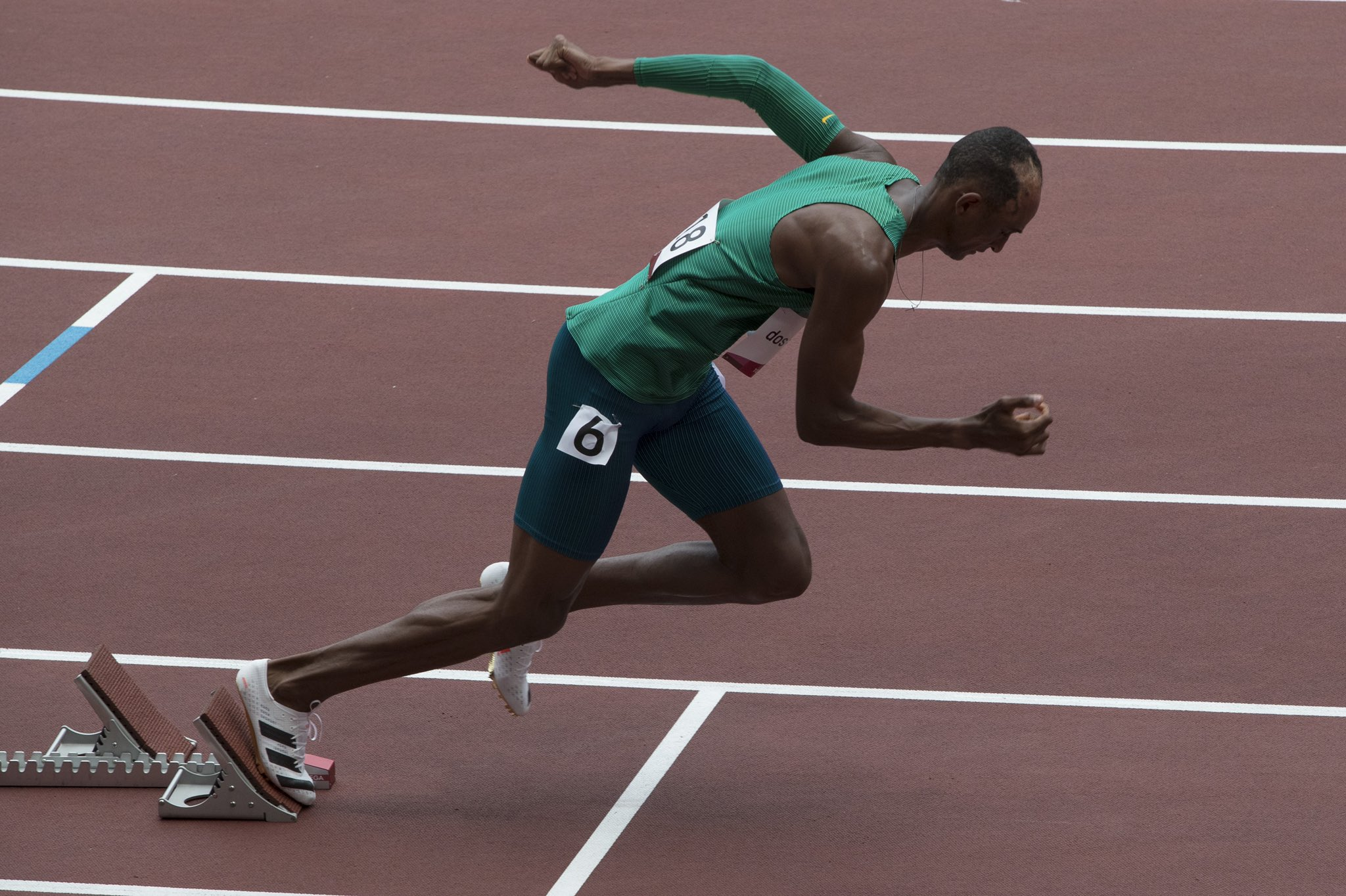 Piu, como é chamado, confirmou o favoritismo e salvou o dia brasileiro no atletismo