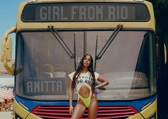 Anitta em imagem de divulgação da música "Girl From Rio"