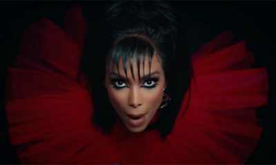 Anitta lança clipe de "Boys Don't Cry"