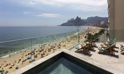 Sacada de um hotel na orla da praia do Arpoador, na Zona Sul do Rio