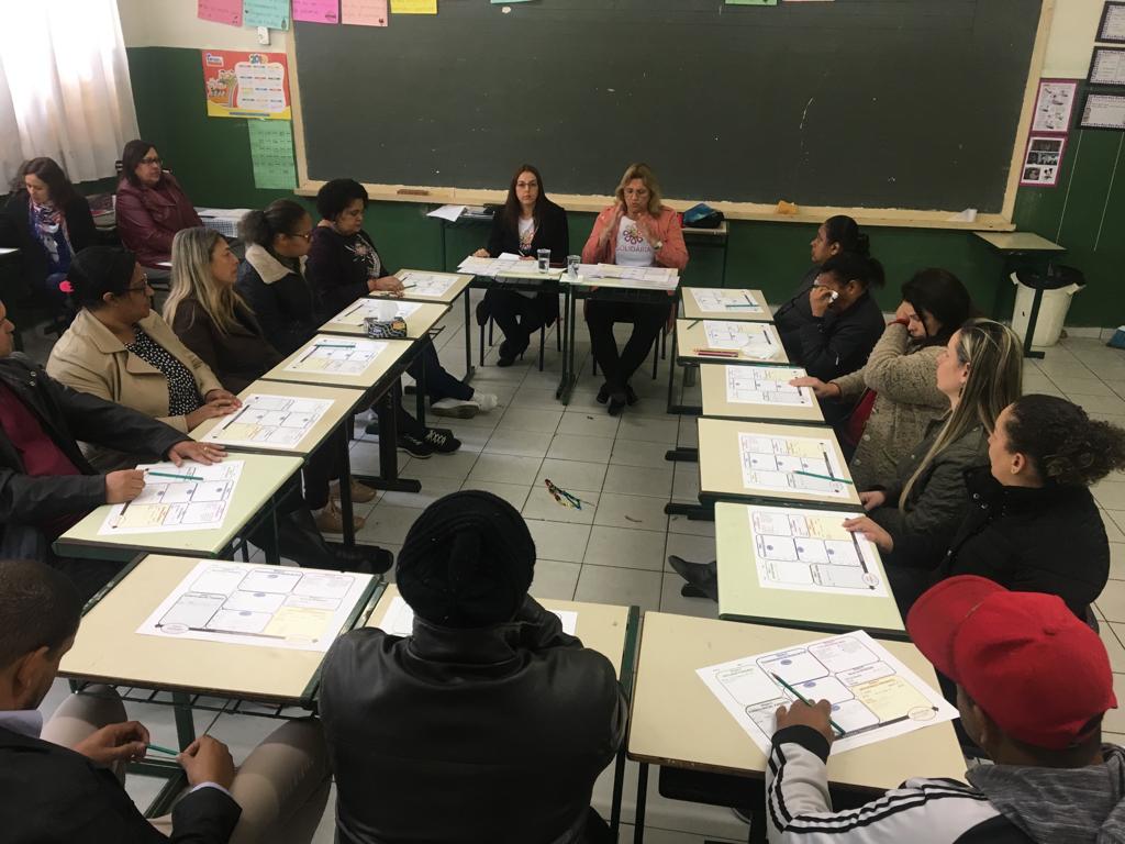 Funcionários da Prefeitura de Petrópolis e agentes da SOS Rede Solidária