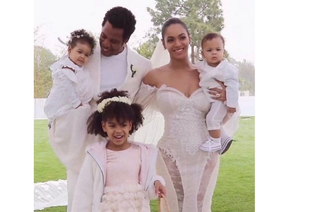 Beyoncé com o marido Jay-Z e os filhos Blue Ivy, Rumi e Sir