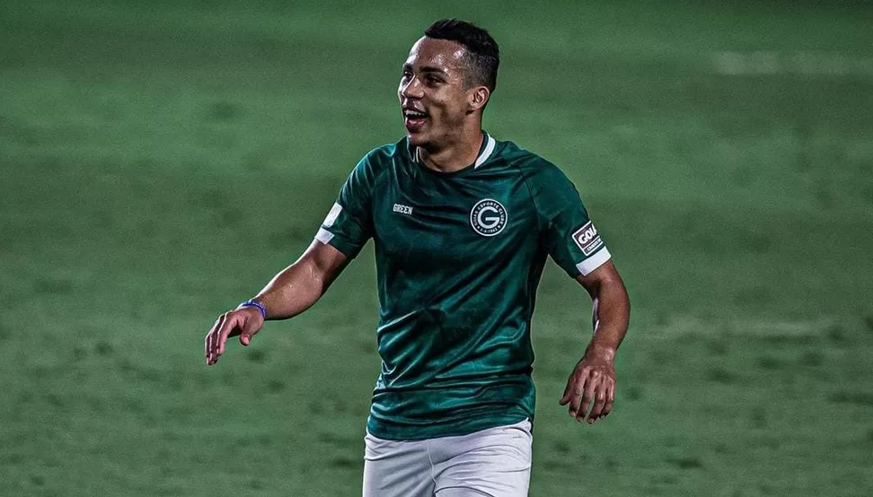 Breno é formado na base do Goiás e agrada técnico Enderson Moreira