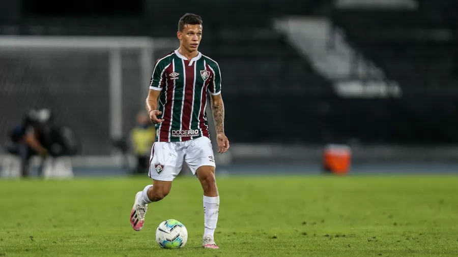 Calegari em ação pelo Fluminense