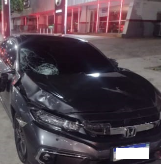 carro que Ramon, jogador do Flamengo, atropelou ciclista na Barra da Tijuca