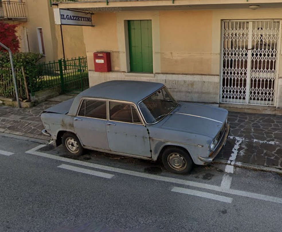 Carro fica estacionado no mesmo local por mais de 4 décadas na Itália