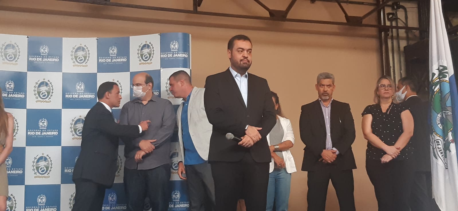 Imagem do governador Cláudio Castro na Academia de Polícia