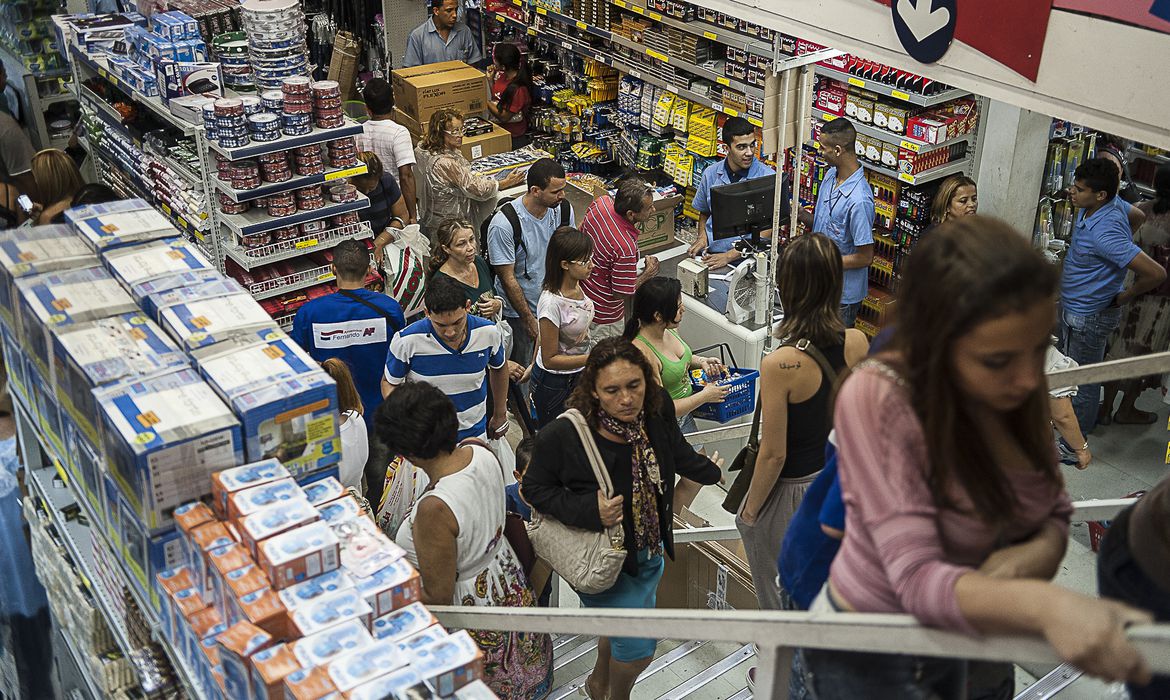 Pessoas no mercado