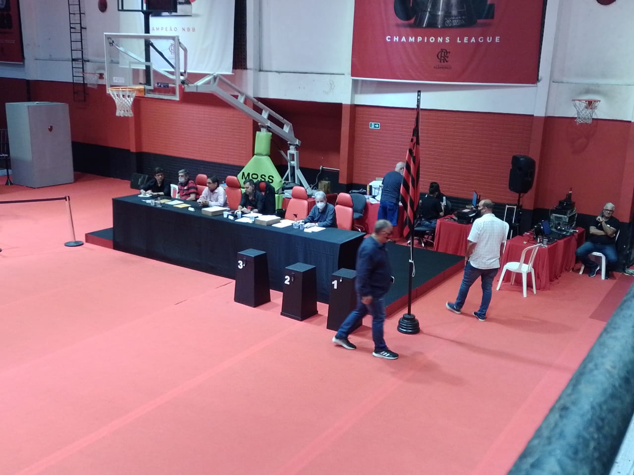 Marcos Braz vota na Gávea