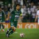 Volante Bruno Silva em ação pelo Guarani na Série B do Campeonato Brasileiro