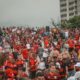 Torcidas de Fla-Flu vão chegando ao Maracanã para final do Campeonato Carioca