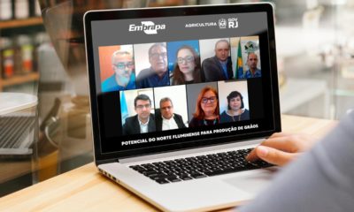 Imagem de um Laptop com a reunião virtual