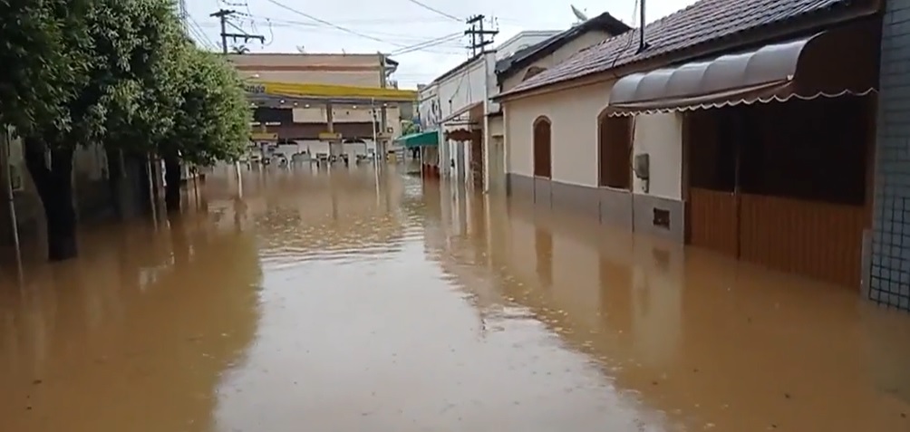 Imagem da enchente em Miracema