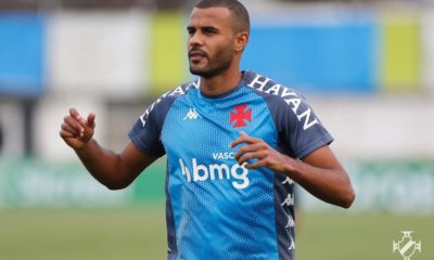Zagueiro Ernando em treino do Vasco