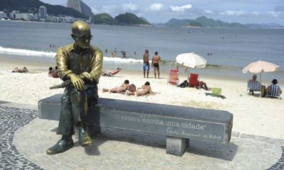 estatua_de_drummond_-_tomaz_silva
