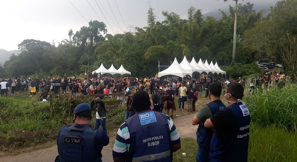 Prefeitura interrompe festa clandestina com mais de 5 mil pessoas na Zona Oeste do Rio (Divulgação: SEOP)