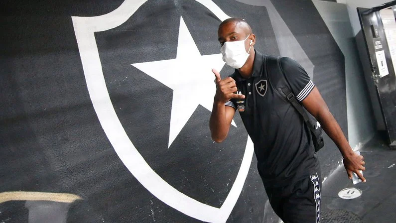 Fabinho não vestirá mais a camisa alvinegra