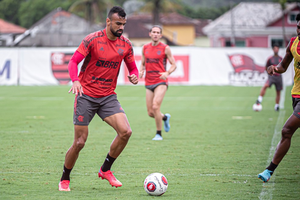 Fabrício Bruno em ação durante treino no CT do Ninho do Urubu, pelo Flamengo