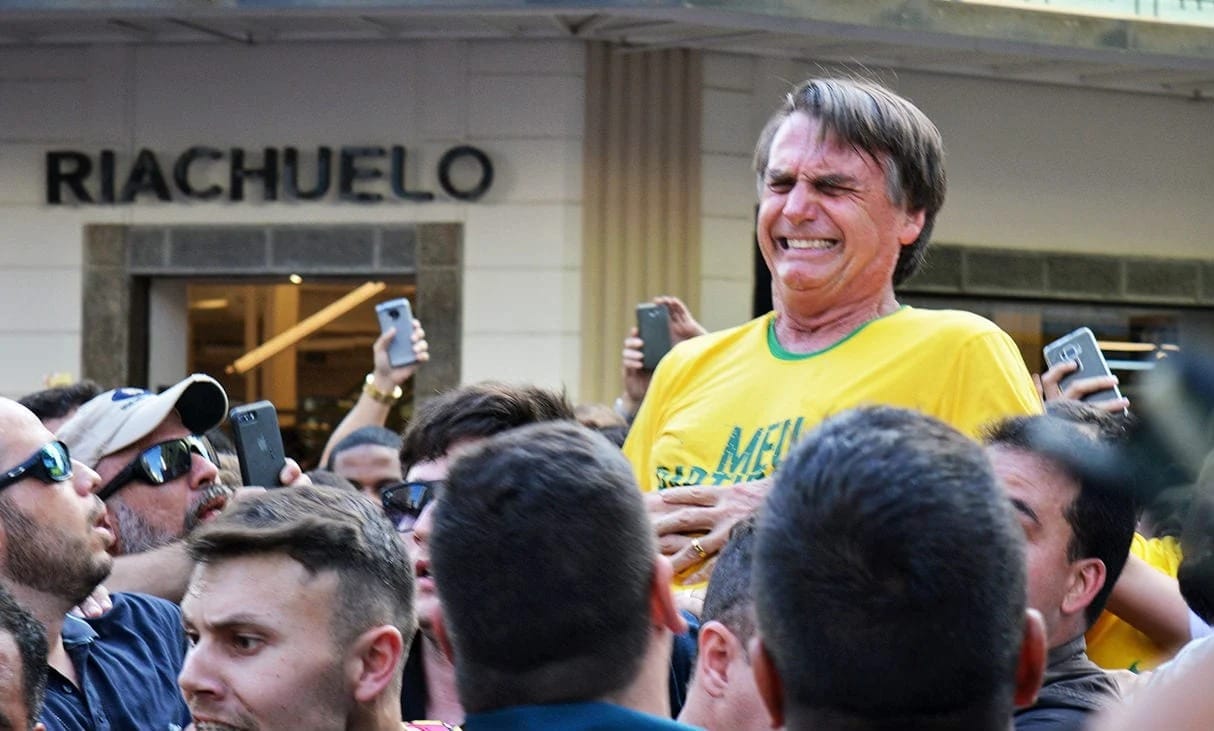 Imagem depois de Bolsonaro ser esfaqueado