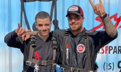 Felipe Titto salta de paraquedas com filho