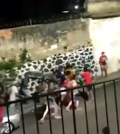 Imagem das pessoas fugindo do tiroteio