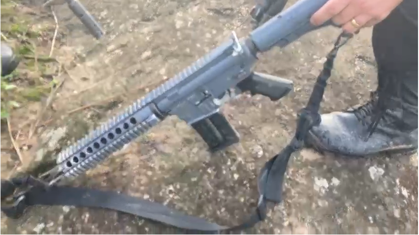 Fuzil apreendido no Complexo do Jóquei, em São Gonçalo