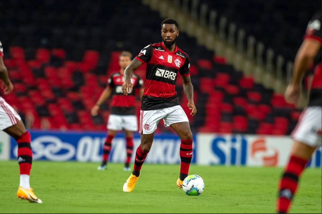 Gerson atuando com a camisa do Flamengo