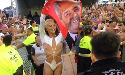 Cantora Pabllo Vittar ergueu toalha com rosto de Lula ao encerrar show no Lollapalooza