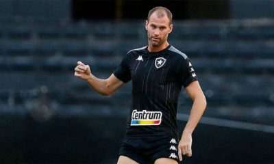 Zagueiro Joel Carli durante treinamento pelo Botafogo