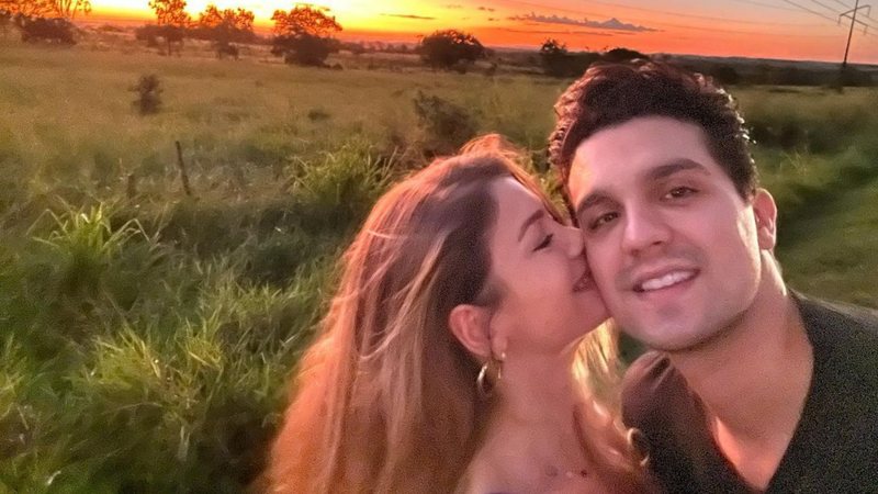 Luan Santana e a namorada Izabela Cunha
