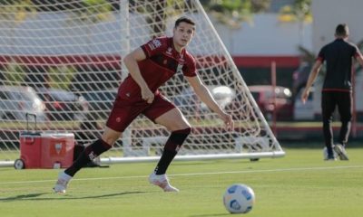 Volante Matheus Barbosa, de 27 anos, será o 11° reforço do Vasco para a temporada de 2022